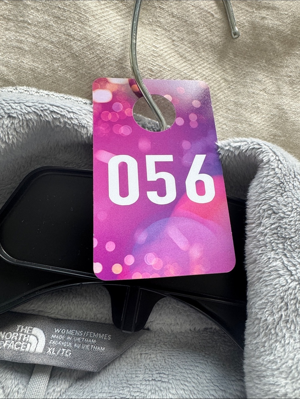 The North Face Women’s XL Gray Quilted Full Zip Fleece Jacket - Picture 7 of 7